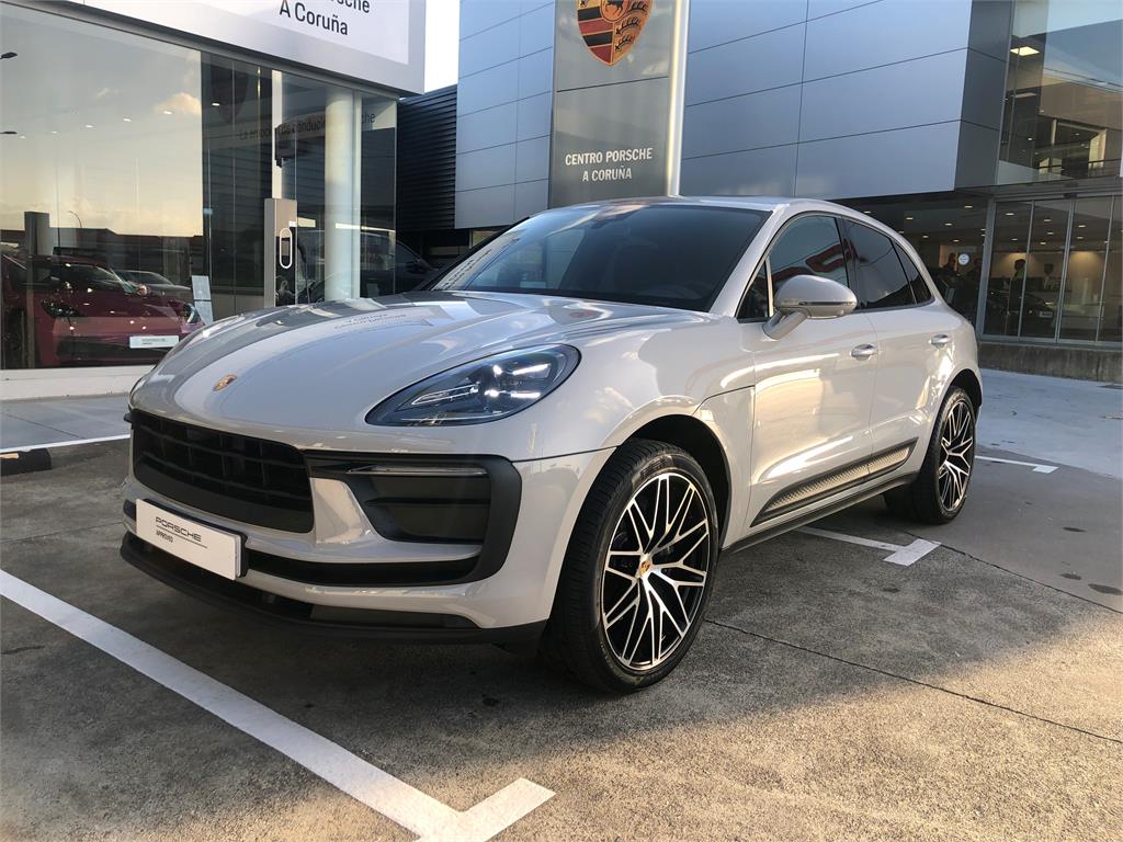 PORSCHE Macan -